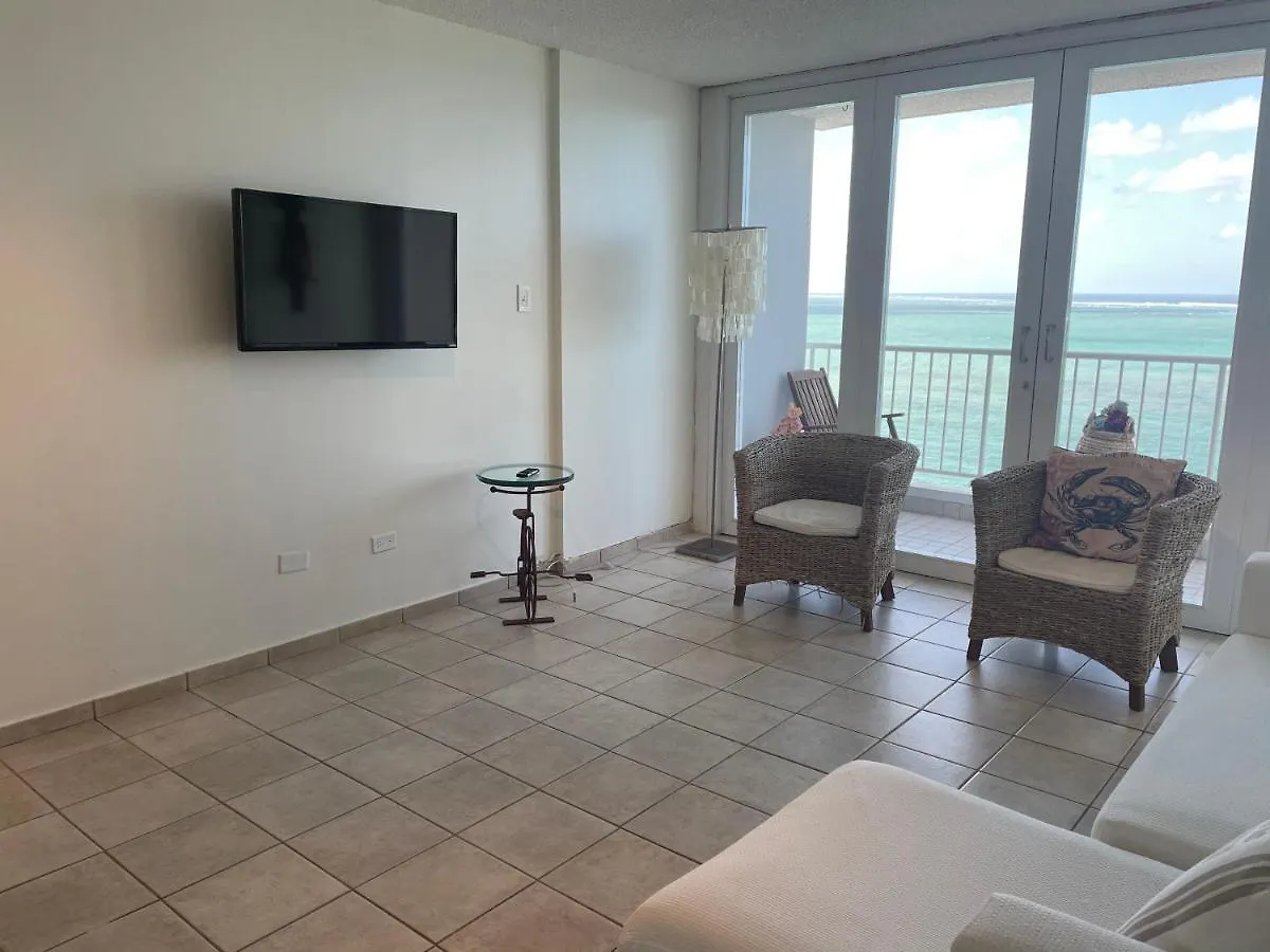 2 Bedroom 1 Bathroom Direct Beach Access Apt. San Juan Apartman