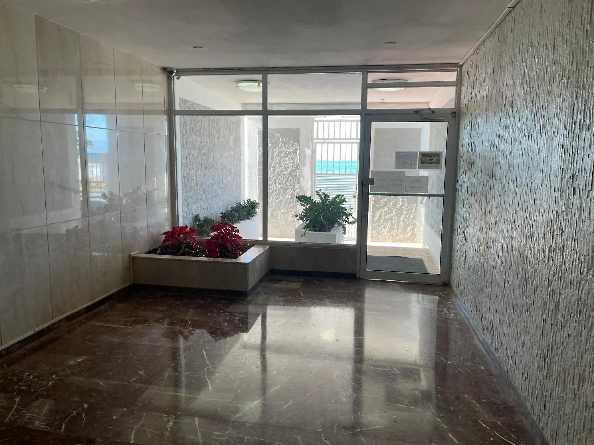 2 Bedroom 1 Bathroom Direct Beach Access Apt. San Juan